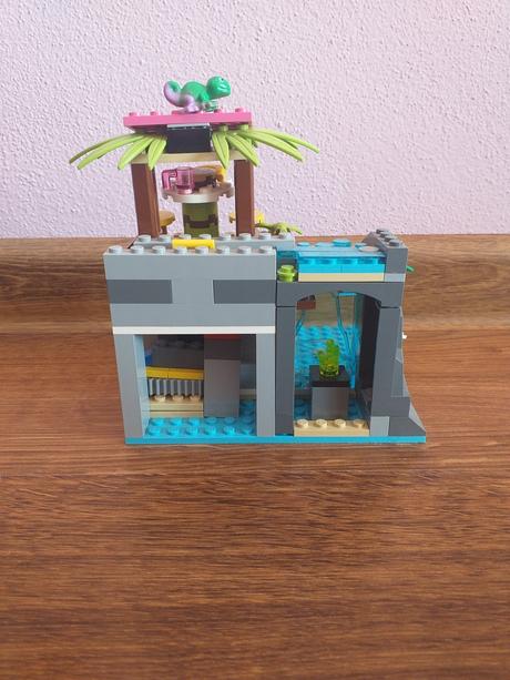 Záchrana pri vodopáde v džungli,