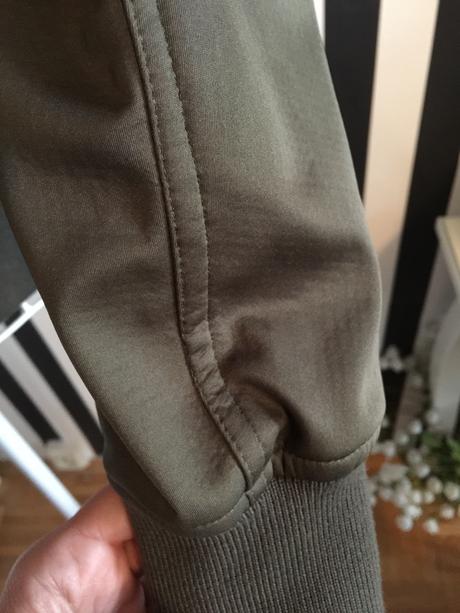 Alpha industries bombera s azurovo modrym zipsom, xs