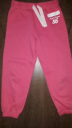 Ruzove teplaky, age,128