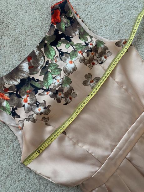 Spoločenské šaty, 36