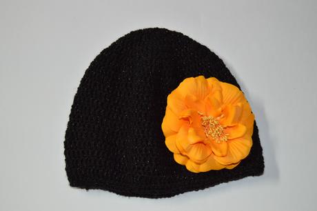 Háčkovaná čiapočka s kvetom, 92
