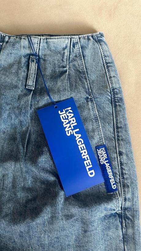 Karl lagerfeld kratasy, 38