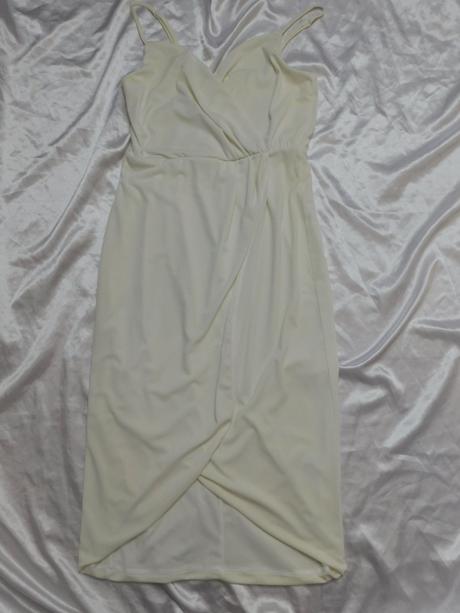 Kvalitne velmi pekne šaty, 38