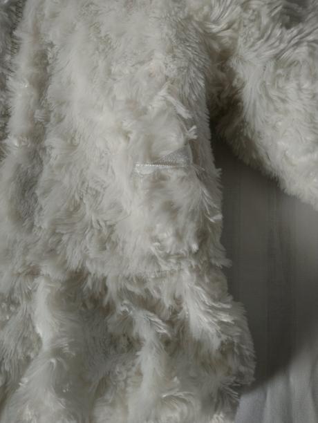 Biely "kožušinový" kabátik, city vane, 86