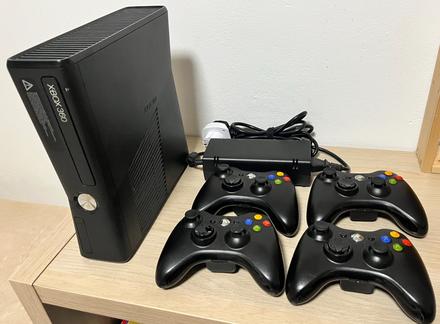 Xbox 360 + 4 originálne ovládače + kinect + 33hier,