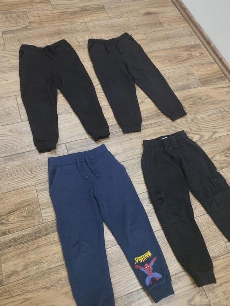 4x tepláky, sinsay,110