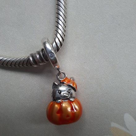 Prívesok mačka v tekvici,