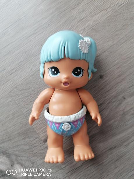 Bábika coco -chodi a hovorí, 