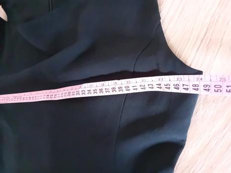 Midi šaty s vodopádom, 38