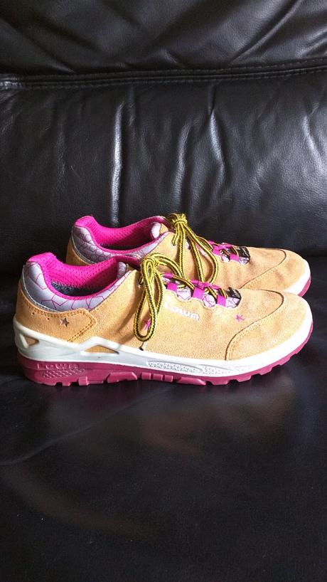 Dievcenske outdoorove / turisticke topanky lowa, 37