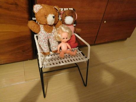 Staré detské kresielko + starší mackovia, 