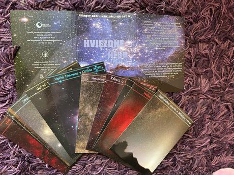 2 sady kartičiek o vesmíre,