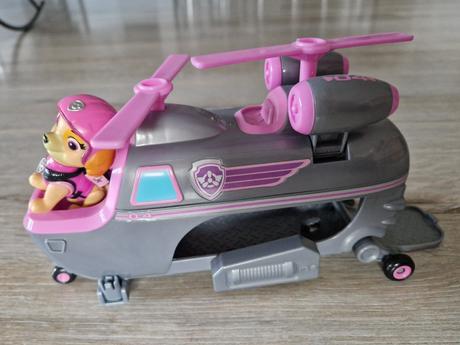 Vrtuľník ,,tlapková patrola,,, 