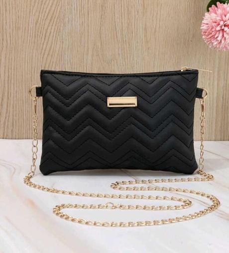 Čierna listová kabelka,