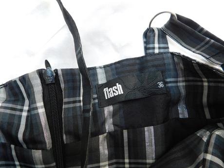 Pekne trendy karo korzetove šaty, 36