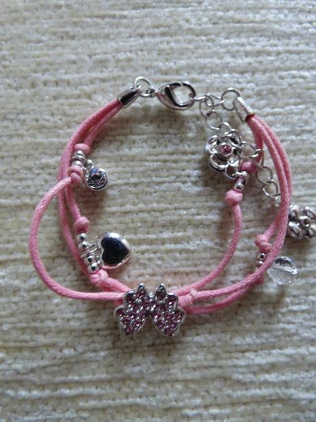 Detský náramok s príveskami pre slečnu,