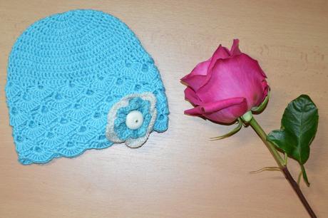 Háčkovaná čiapočka s kvetom, <50 - 158