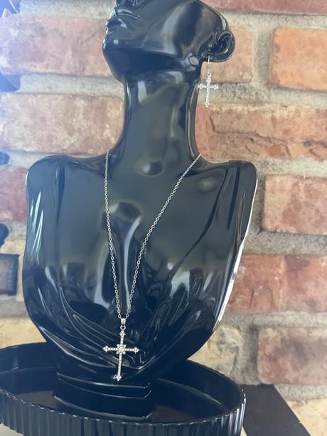 Set náušnice a retiazka s príveskom,