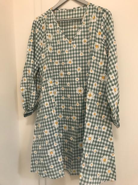 Nádherné šaty s margarétkami, 40