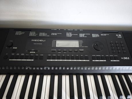 Keyboard medeli m361,