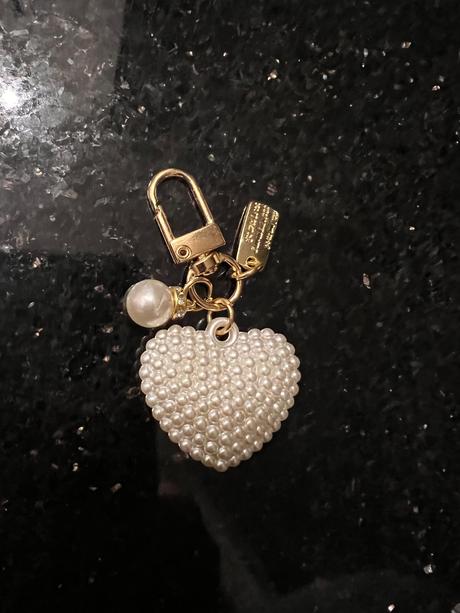 Perlové srdiečko prívesok na tašku, 