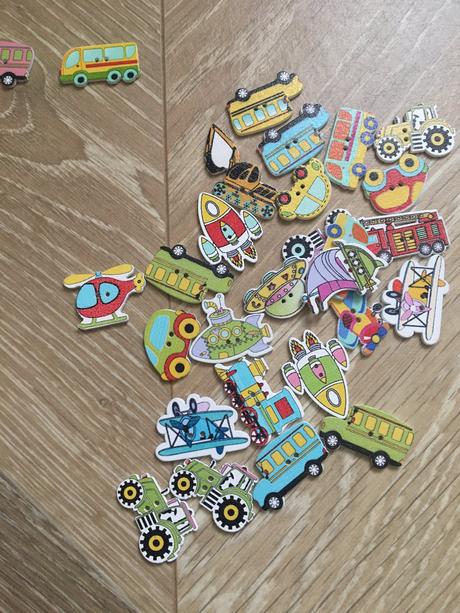 Drevene gombicky zvieratka, domceky, auta, 