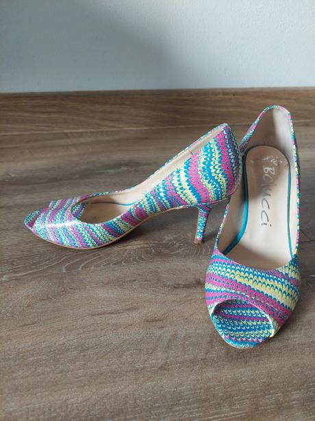 Farebné lodičky, 37