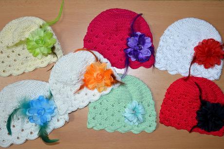 Háčkovaná čiapočka s kvetom, <50 - 158