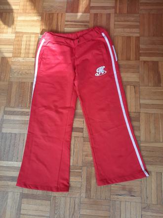 Dievčenské tepláky, 122