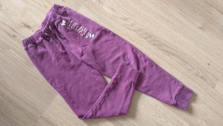 Fialové tepláčiky, one by one,128