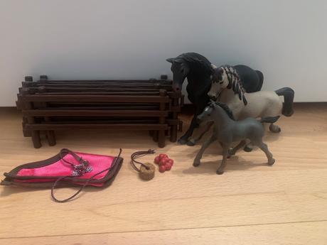 Schleich koníky s doplnkami, 