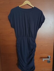 Letne tmavomodre saty, 