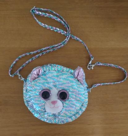 Kabelka mačička, ty