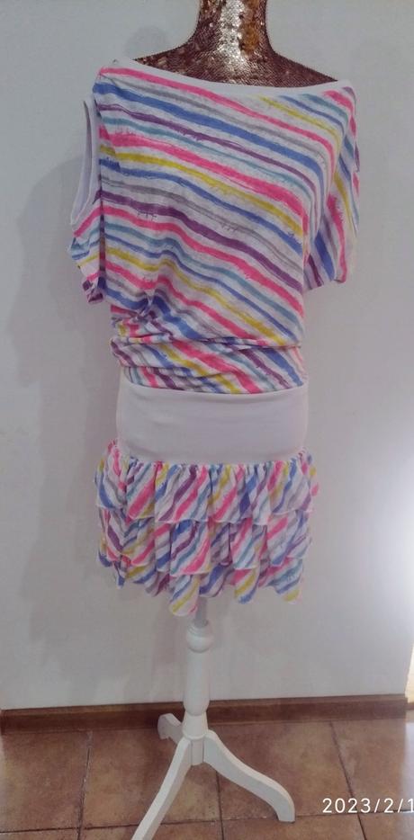 Nadherny komplet,top a sukňa, m
