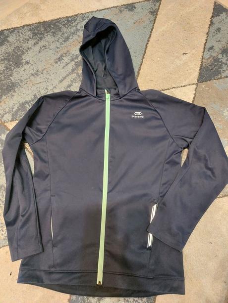 Hrejivý športový kabát, decathlon,152