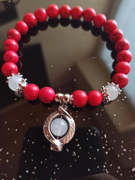 Náramky s fluorescentné-so znamením a iné,