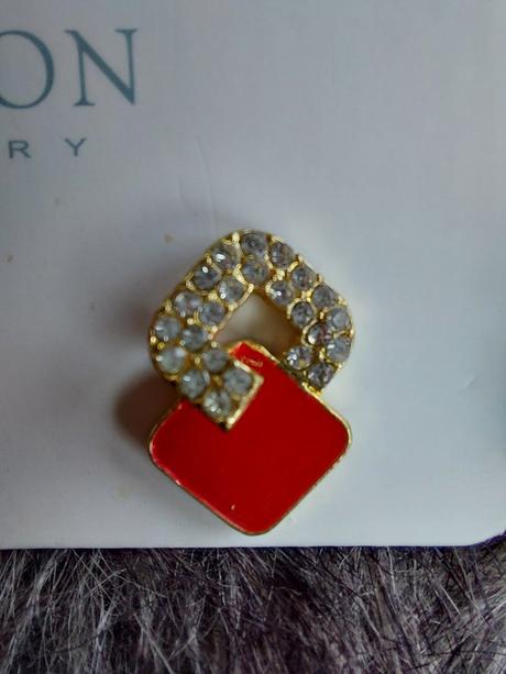 Červené náušnice,