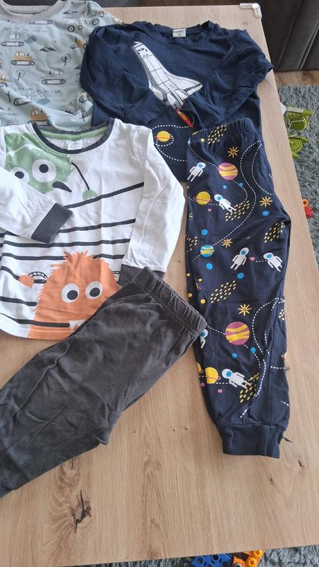 Chlapčenské pyžamá, 98