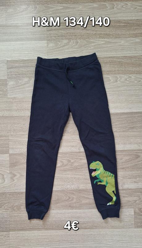 Tričká, tepláky, kraťase, 122–134