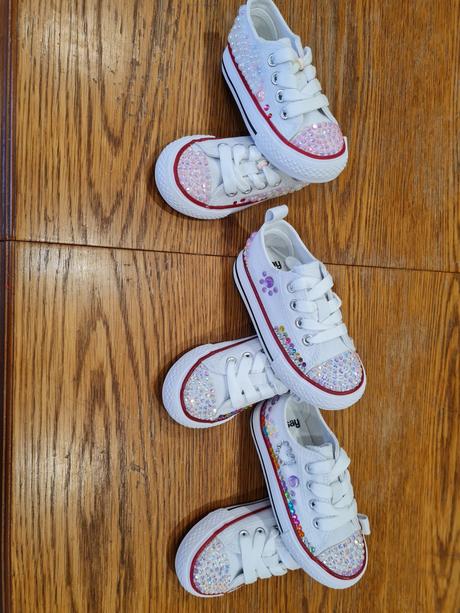 Dievcenske tenisky, 24