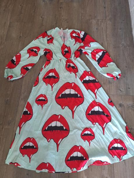 Saty lips,