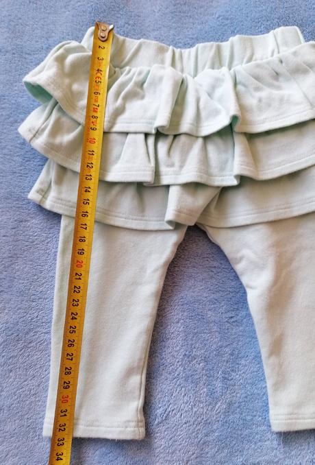 Legíny s volanmi, 74