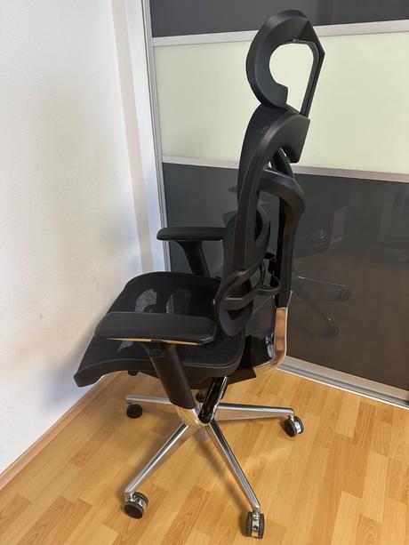 Ergonomická kancelárska stolička mosh airflow 702,