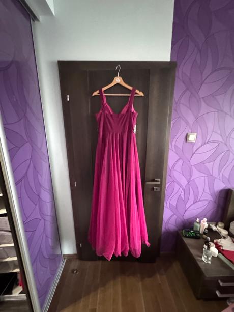 Spoločenské šaty na ples, 42