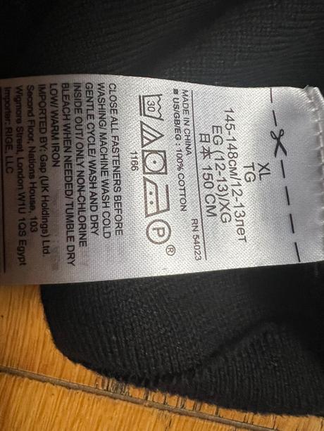 Svetrik s volanikmi na rukávoch, gap,152