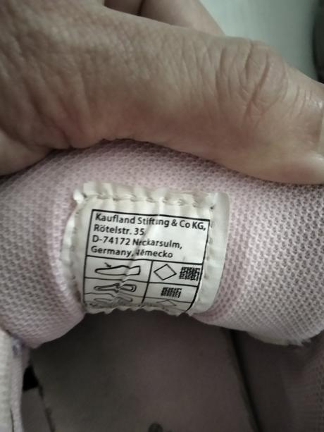 Fialové tenisky, 35