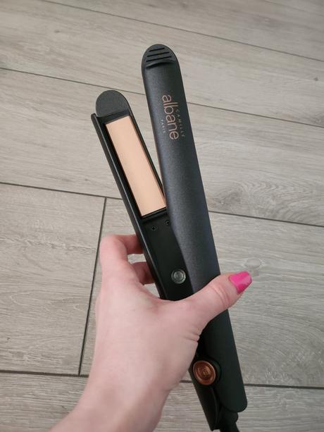 Žehlička na vyrovnanie aj natočenie vlasov, 