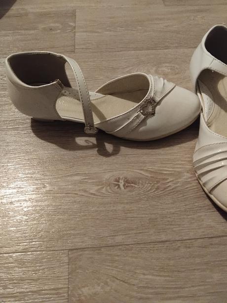 Dievcenske topanky, 38