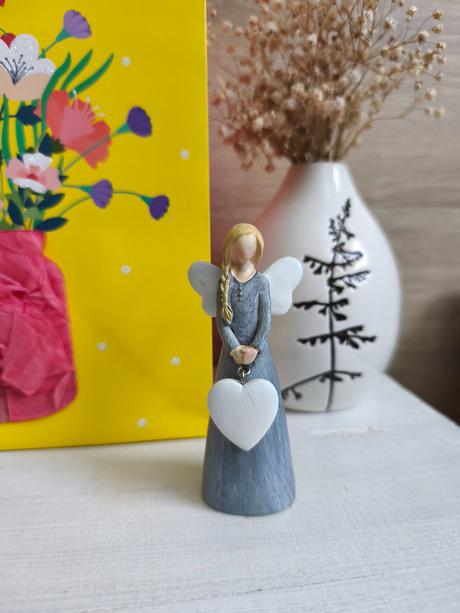 Malý modrý anjelik so srdcom, 
