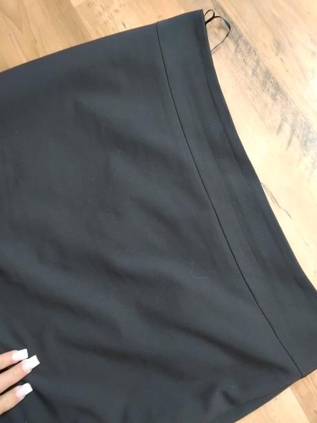 Cierna  sukna 42, 42